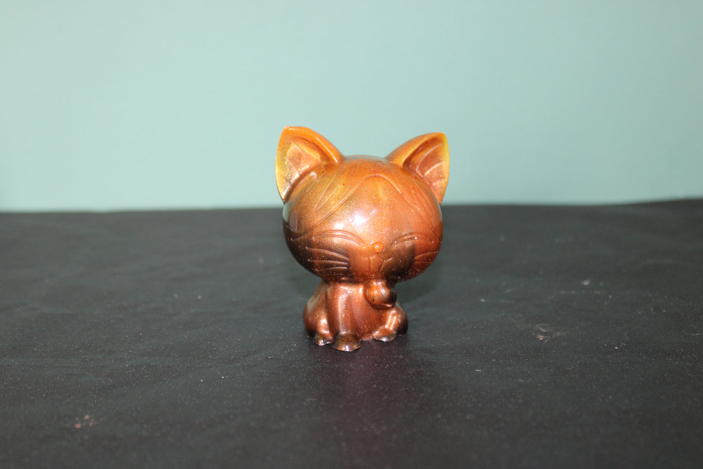 Petit chat marron