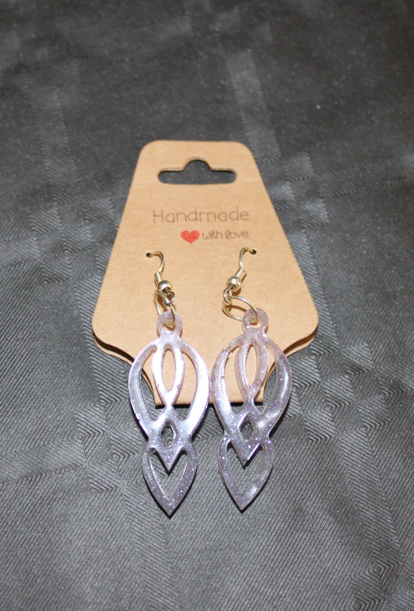 Boucle d'oreille violet très clair